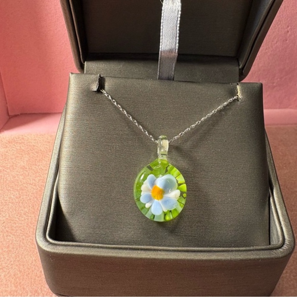 Murano Glass Daisy Pendant On a Sterling Silver Chain